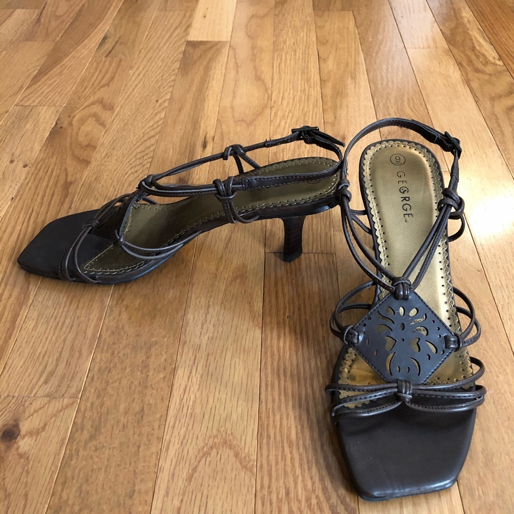 New George Carlee brown sandal sz9